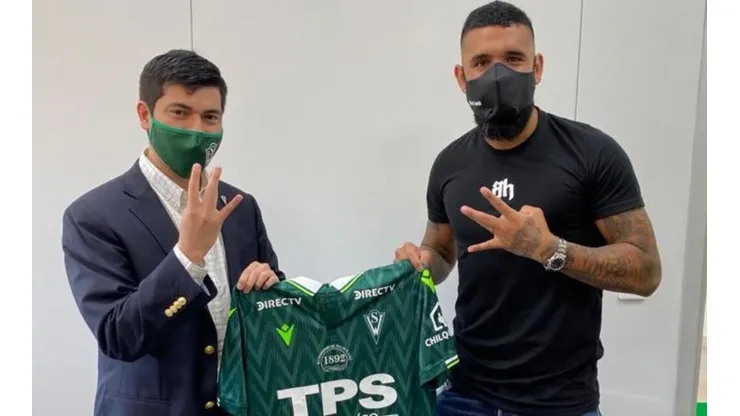 Ronnie Fernández junto a presidente Rafael González