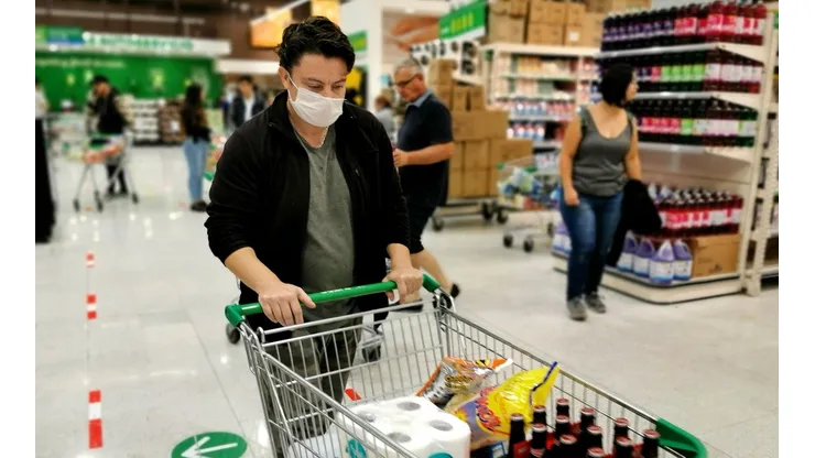Los supermercados que no se encuentren en centros comerciales podrán abrir sin problemas