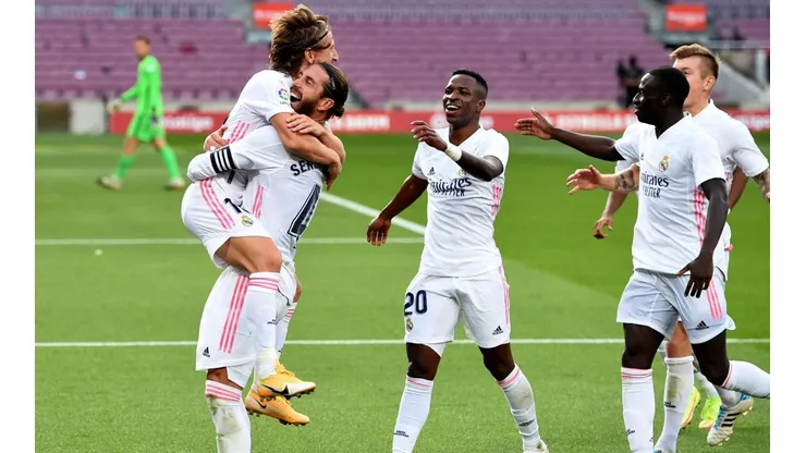Modric se abraza con Sergio Ramos