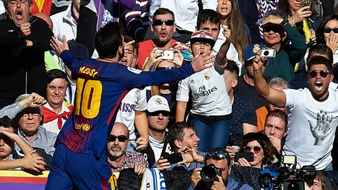 Lionel Messi en uno de sus goles al Real Madrid