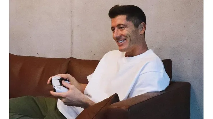 Robert Lewandoski con el DualSense