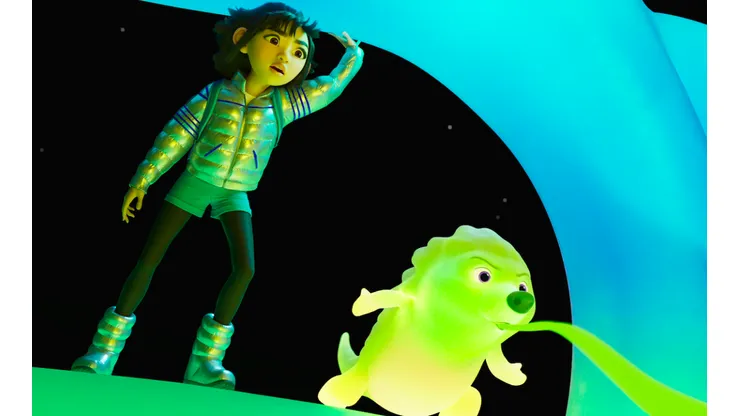 Fei Fei junto a Gobi, en una escena de "Más Allá de la Luna", de Netflix.