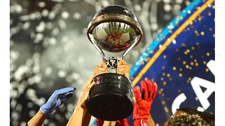 La Copa Sudamericana busca a su nuevo dueño