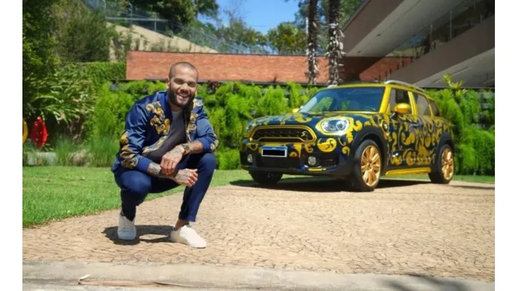 El auto es modelo 2019 y tiene apenas 8.000 kilómetros recorridos, además de un autógrafo de Dani Alves en el asiento del conductor.