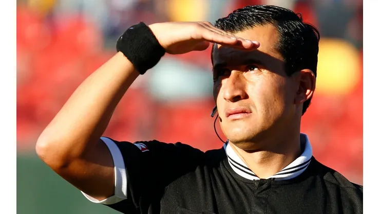 Enrique Osses asegura que no vio como penal la mano de Coates en el duelo Uruguay-Chile por Eliminatorias Qatar 2022