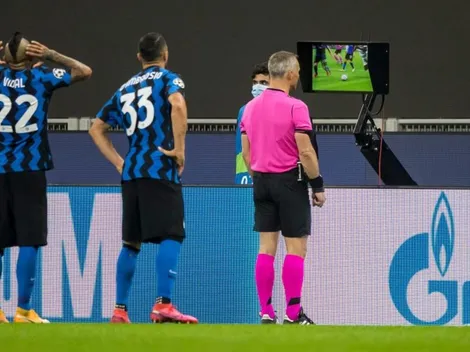 Video: el infantil penal que cometió Vidal y que acusó el VAR