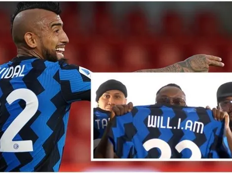 Arturo Vidal recibe saludo de los Black Eyed Peas