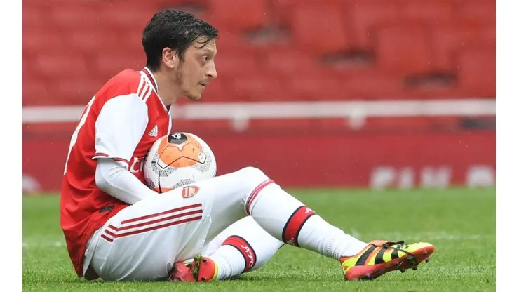 Özil vive un drama de proporciones en el Arsenal