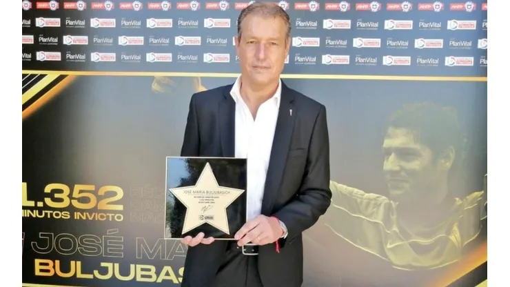Buljubasich ingresa al Paseo de la Fama del fútbol chileno