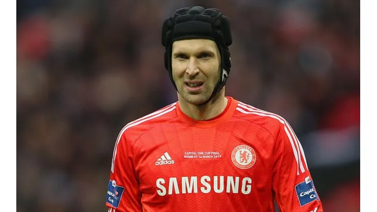 Petr Cech aparece entre los jugadores que puede utilizar Chelsea