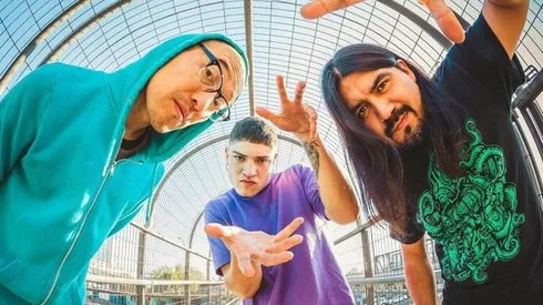 De izquierda a derecha: "Guayi", Clemente y "El Mono", el trío de músicos que conforma Klemensia.