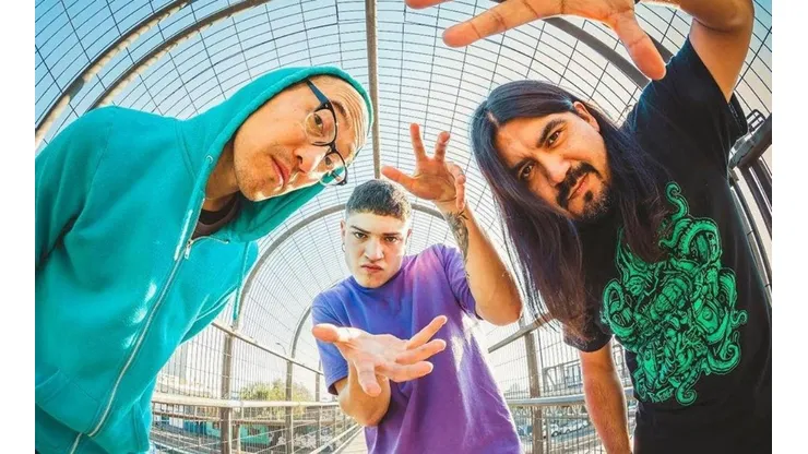 De izquierda a derecha: "Guayi", Clemente y "El Mono", el trío de músicos que conforma Klemensia.