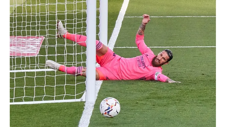Ramos sufrió un golpe en el duelo ante Cádiz, por lo que no podrá estar en el estreno del Madrid en UCL.
