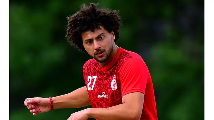 Maximiliano Falcón, de 23 años, alista su llegada a Colo Colo para afirmar la defensa.