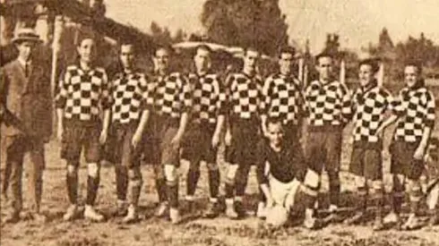 David Arellano -a a izquierda de esta imagen- jugó entre 1920 y 1924 por la Universidad de Chile