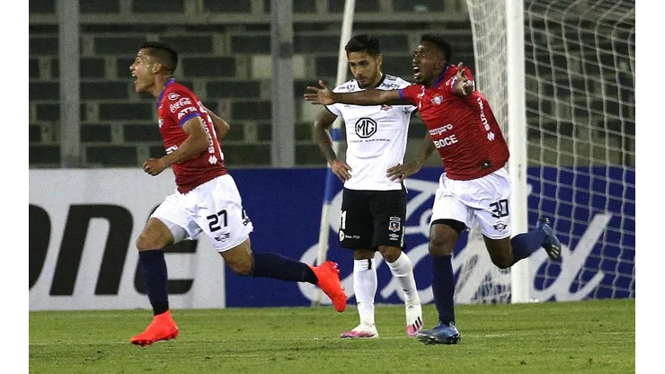 Moisés Villarroel, que tuvo un paso fugaz por Universidad de Chile, enterró a Colo Colo en la Copa Libertadores.