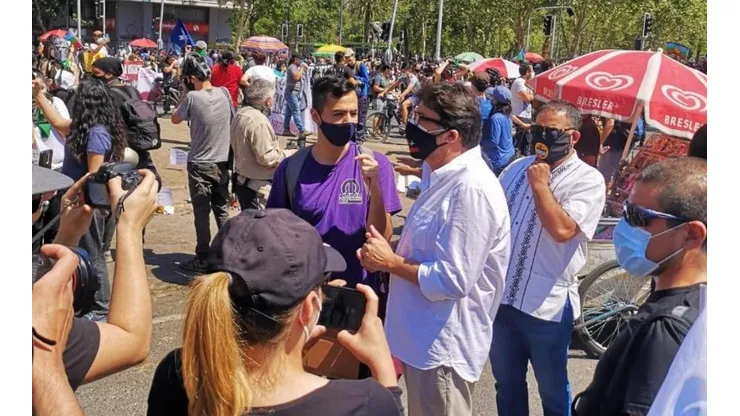 El alcalde de Recoleta indicó que estuvo aproximadamente una hora y media en Plaza Italia.
