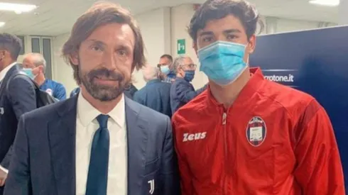 Lucho Rojas con Andrea Pirlo.