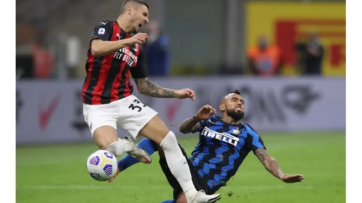 Arturo Vidal tuvo un partido difícil ante AC Milan