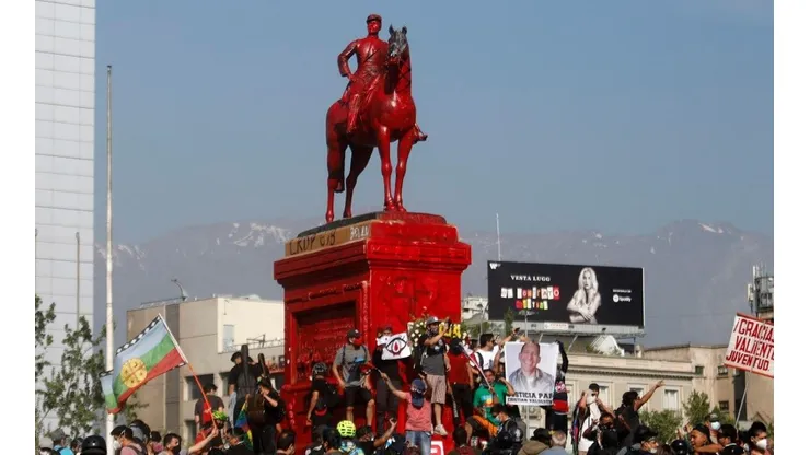 Monumento de Plaza Italia fue pintado nuevamente | Foto: Agencia Uno