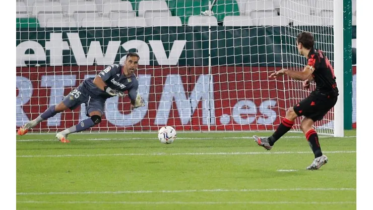 Claudio Bravo no pudo ante la Real Sociedad y cayó junto al Betis