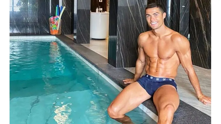 Cristiano Ronaldo exhibe su cuerpo para regocijo de los fanáticos y fanáticas