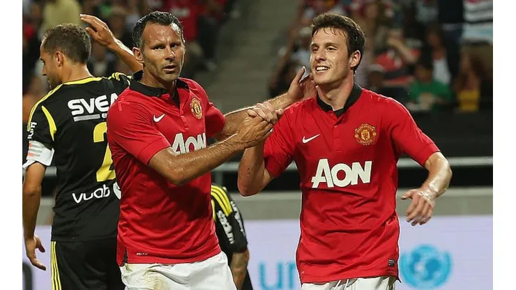 Henríquez se dio el lujo de jugar en Manchester United, aunque solo en amistosos.