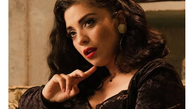 Mon Laferte recientemente lanzó una colaboración con Alejandro Fernández.