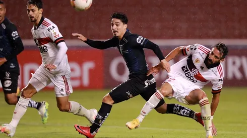 Mauricio Isla volvió a la cancha en el Brasileirao apenas 48 horas después de su último encuentro con la selección chilena