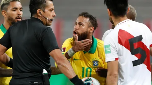 Julio Bascuñán está en el ojo del huracán por sus decisiones