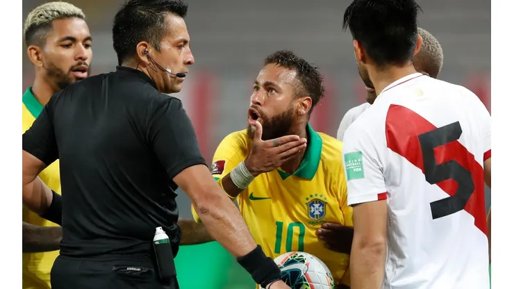 Julio Bascuñán está en el ojo del huracán por sus decisiones
