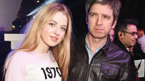 Anais junto a su padre Noel Gallagher.