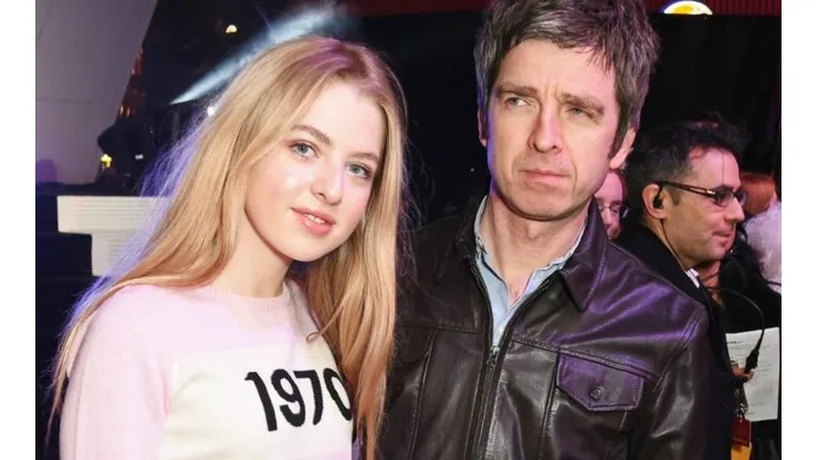 Anais junto a su padre Noel Gallagher.
