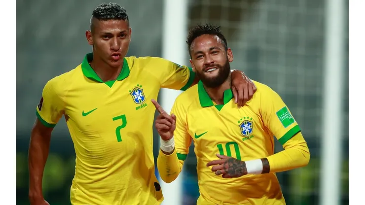 Neymar festeja a lo Fenómeno