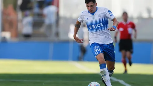 Alfonso Parot por la franja izquierda de la UC