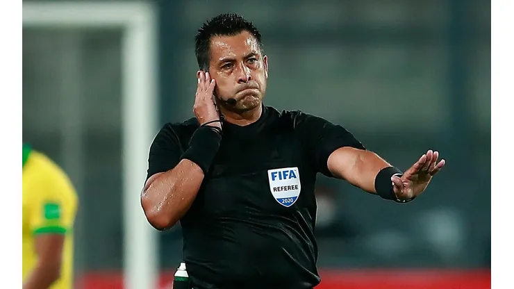 Bascuñán fue despedido con insultos en Perú