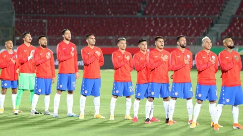 La selección chilena canta el himno antes del partido ante Colombia