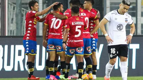 Unión Española golea a Colo Colo, va por el título y el Cacique se hunde.