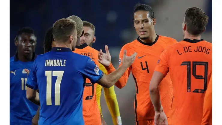 Inmobile se saluda con Van Dijk