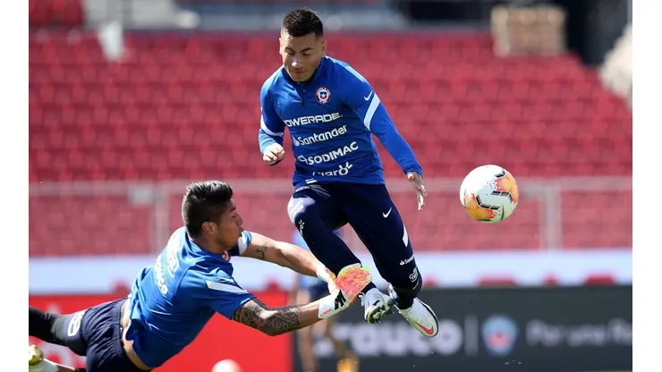 La selección chilena entrenó con Jean Meneses entre los once titulares, en una de las posibilidades que aparecen para la formación este martes