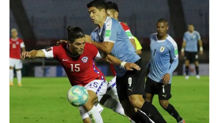 Sierralta respondió con creces en el duelo ante Uruguay, erigiéndose como uno de los mejores de la nueva camada de La Roja.