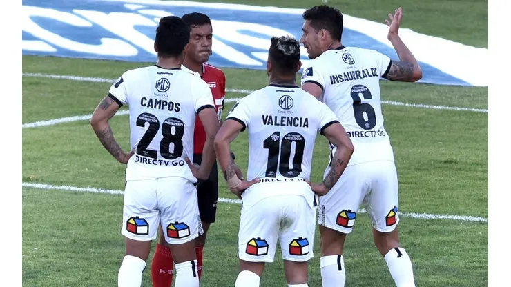 Insaurralde le cayó con todo al árbitro por el penal