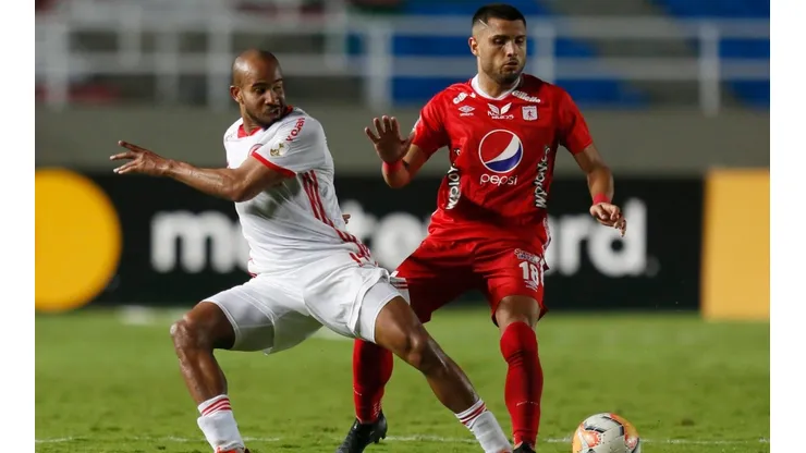 Rodrigo Ureña ante el Inter de Porto Alegre