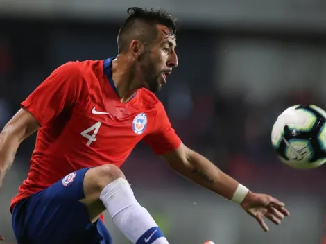 Isla ya viaja a Chile para el duelo de La Roja ante Colombia