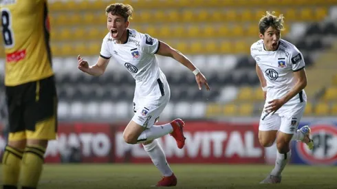 Colo Colo rescata un agónico empate en el debut de Gustavo Quinteros con gol del juvenil Luciano Arriagada.