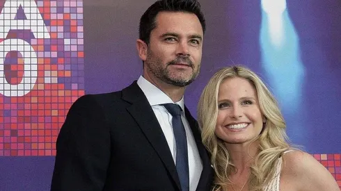 Soledad Onetto junto a Felipe Camiroaga en una de las conferencias de prensa del Festival de Viña del Mar.