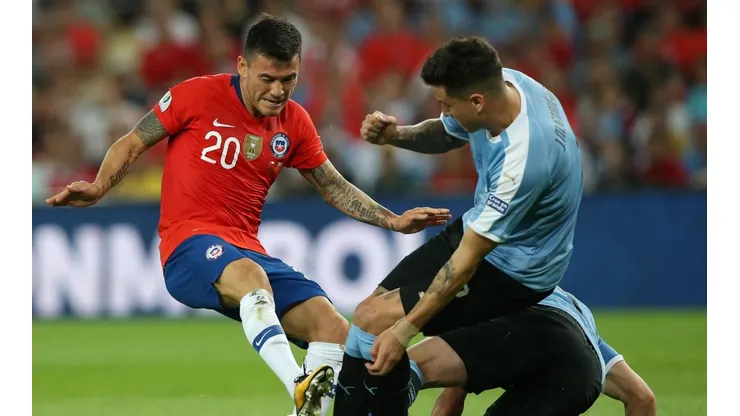 Chile y Uruguay se encuentran en el debut de las Eliminatorias a Qatar en el Centenario de Montevideo.