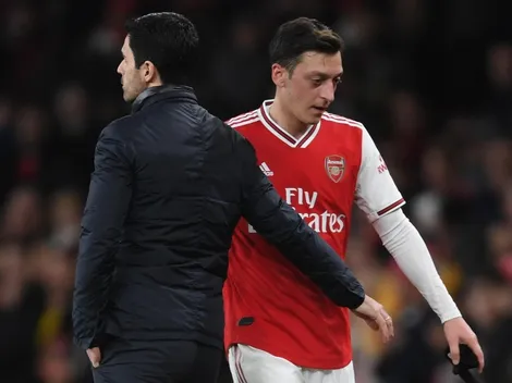 Ozil sigue cortado en el Arsenal y queda fuera de Europa League