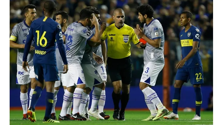 La Conmebol tuvo que corregir el error morrocotudo de Éber Aquino, árbitro del encuentro entre Chile y Uruguay por Eliminatorias Qatar 2022