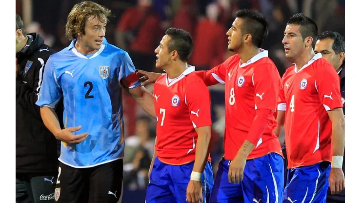 Diego Lugano enfrentando a Chile en la Copa América 2011